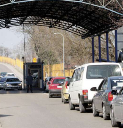 BIHAMK: Duga kolona vozila na izlazu iz Bosne i Hercegovine na graničnom prijelazu Gradi&scaron;ka