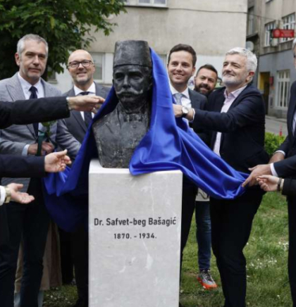 U centru Sarajeva postavljena bista Safvet-bega Ba&scaron;agića-književnog, kulturnog i dru&scaron;tvenog barda 