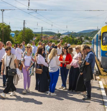 Turistički voz ponovo na Unskoj pruzi, od vikenda redovne vožnje između Bihaća i Bosanske Krupe