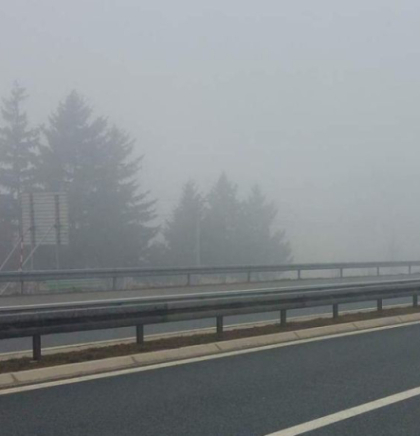 Magla na dionicama uz riječne tokove, očekuje se pojačan promet na cestama i graničnim prijelazima