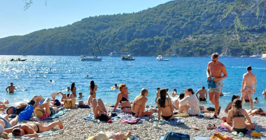 Na plaži na Sardiniji zabranjeni suncobrani