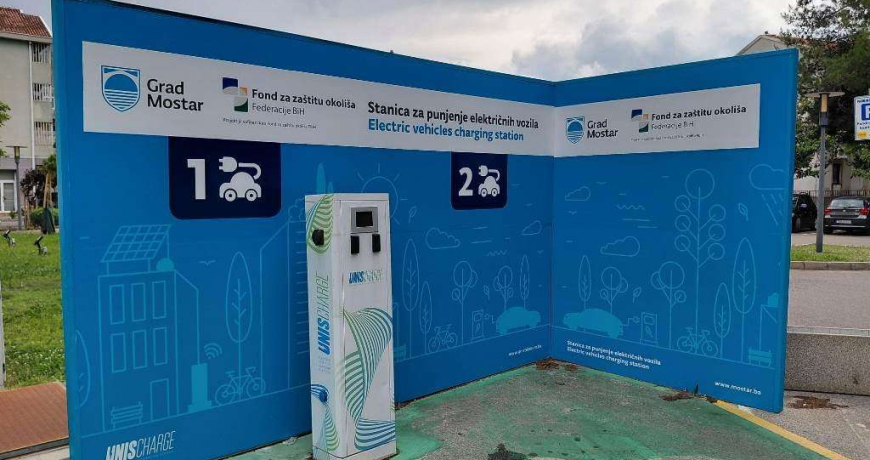 Grad Mostar postavio nove dvostruke javne punionice za električna vozila