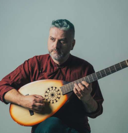 Damir Imamović nastupa na Festivalu Desant u Jajcu