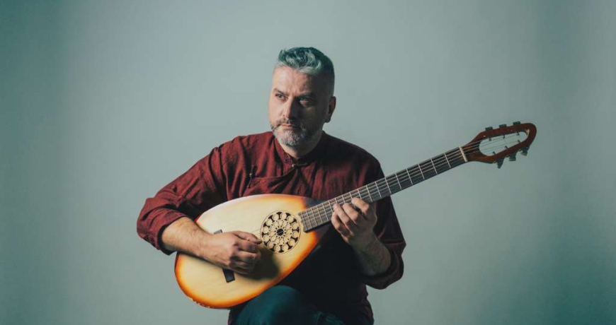 Damir Imamović nastupa na Festivalu Desant u Jajcu